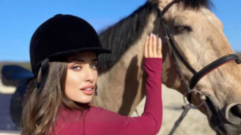 Саня Борисова по стъпките на Алекс Арабаджиева