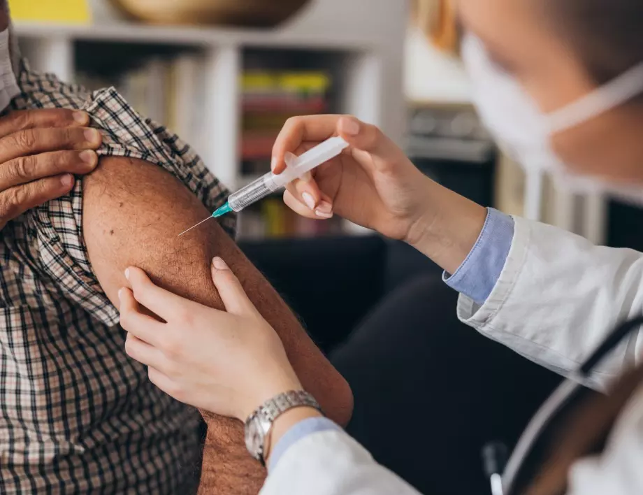 Обмислят кабинет за ваксиниране само на българи над 65-годишна възраст