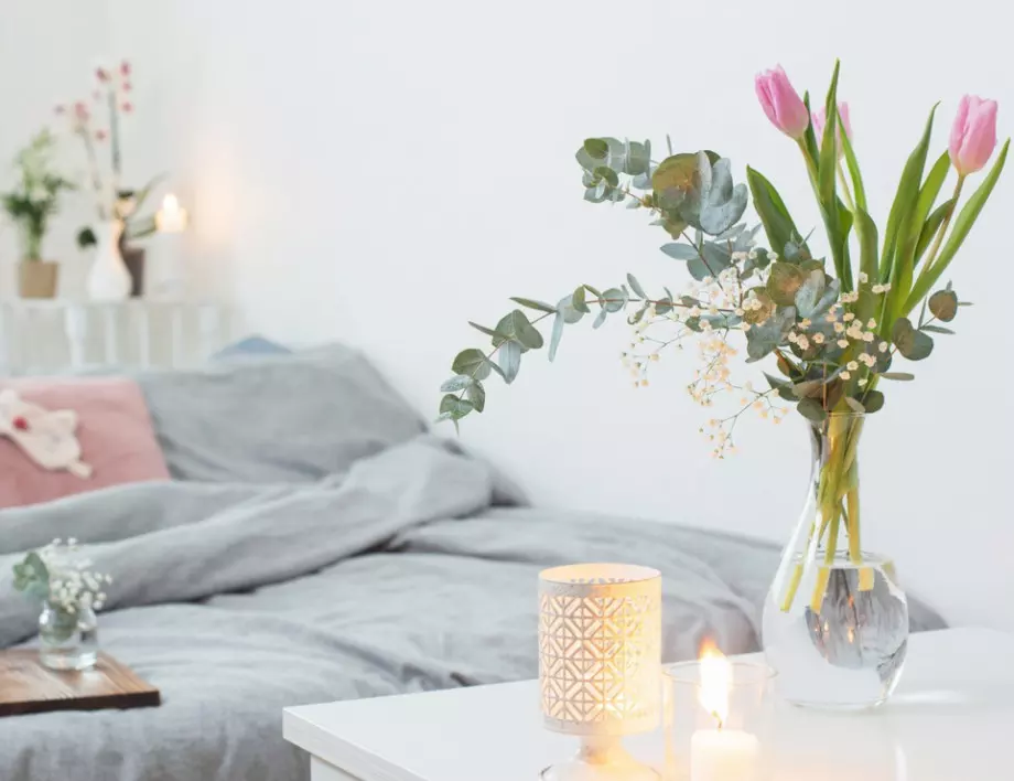 Легло пред огледалото, сухи цветя в спалнята и още 3 начина да развалите енергията у дома