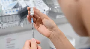 Ваксината на Pfizer и BioNTech предпазва от южноафриканския вариант на Covid-19