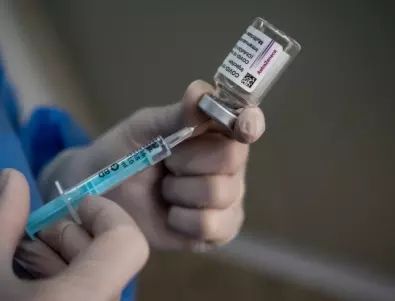 Предварителни данни: Бустерна доза от ковид ваксината на AstraZeneca работи срещу Омикрон