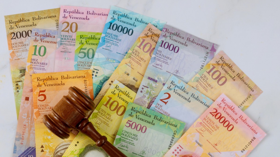 Закъсалата икономически Венецуела пуска в обращение нова банкнота от 1