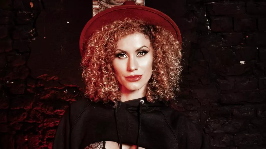 Валентина: Новата ми песен е ода на страстта (ВИДЕО)