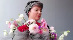 Симона Крушкина, чиито цветя "живеят" с години