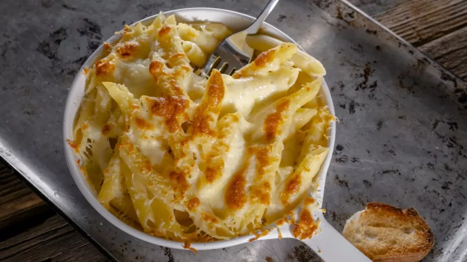 Макарони на фурна с кашкавал и сметана