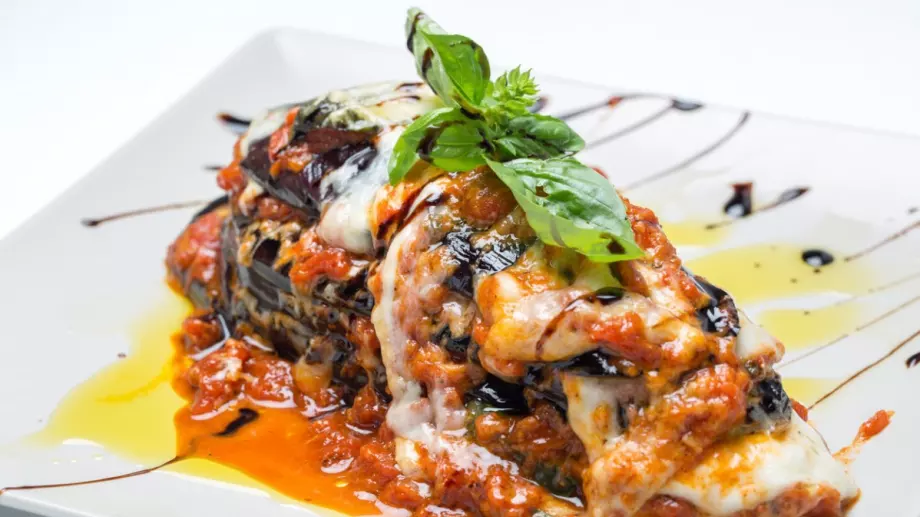 Патладжан на грил с интересна гарнитура