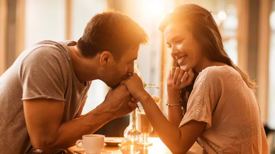 Психологически трикове, с които да спечелите всеки мъж