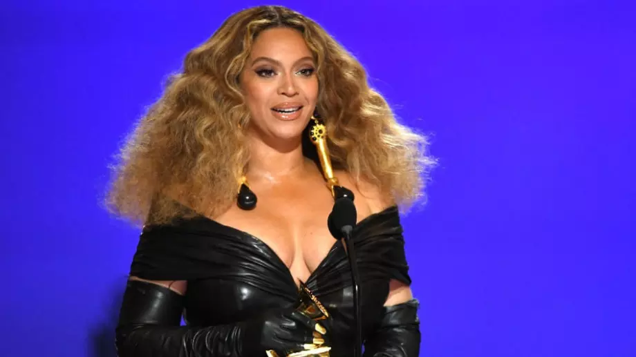 Бионсе се съблече почти гола за новия си албум (СНИМКА)