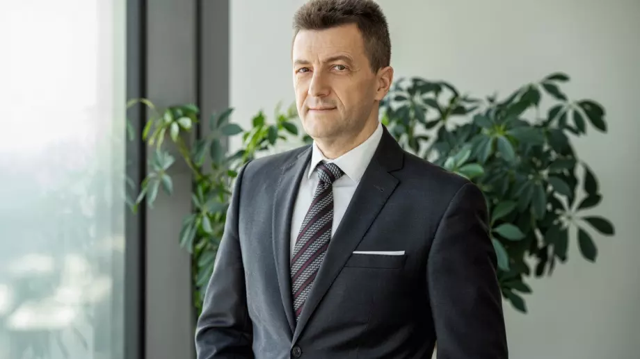Петър Андронов се оттегля от ОББ, за да заеме по-висок пост