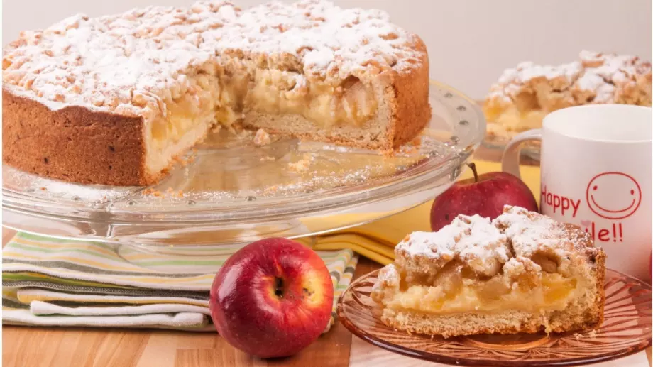 Сладкиш с киви и ябълки