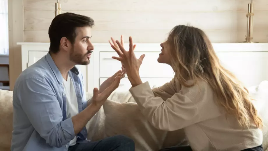 Виц на деня: Мъж се прибрал пиян и се развикал на жена си