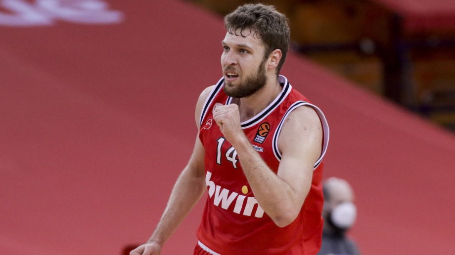 изведе Олимпиакос до пета поредна победа в гръцкото първенство след