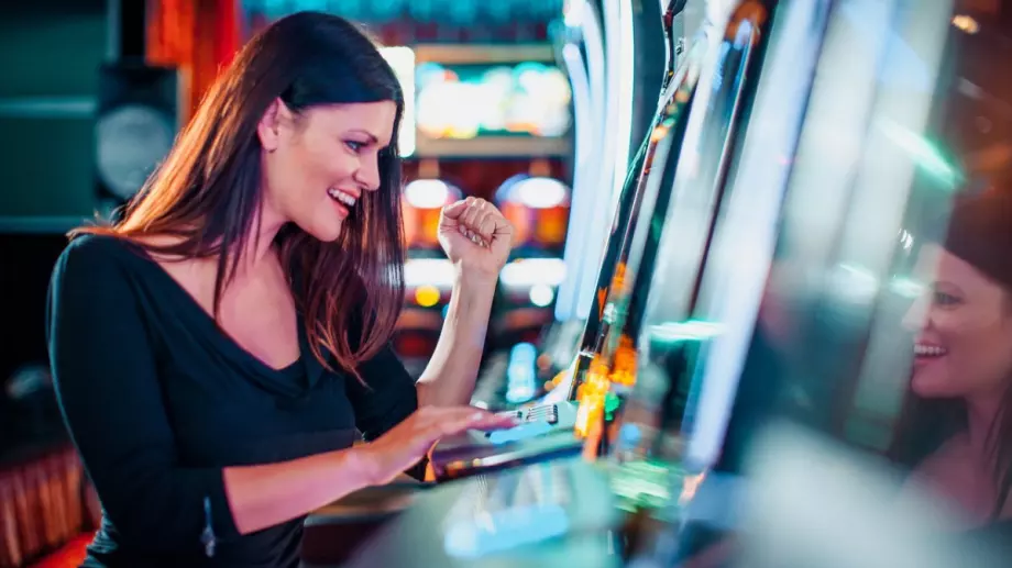 Казино, спорт, джакпоти и eSports - как се размиват границите?