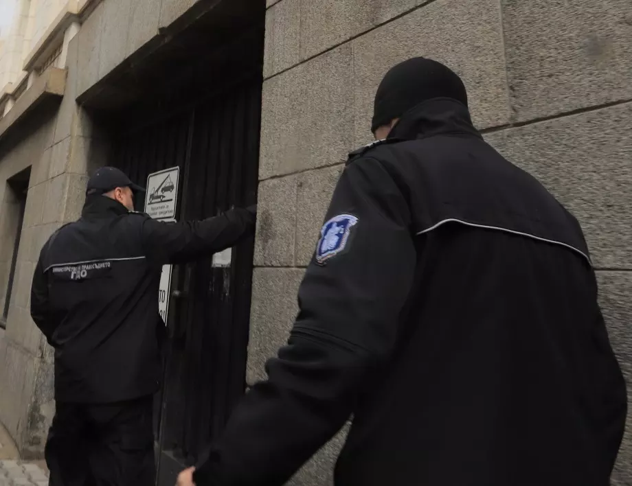 Тийнейджъри безнаказано тормозят цял квартал в София, МВР и прокуратурата още ги няма