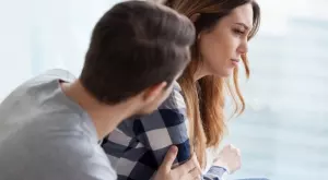 Любовта НЕ е да останеш с някой, който те наранява      