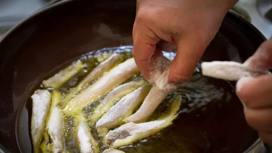 Направете това и панировката на рибата няма да загори