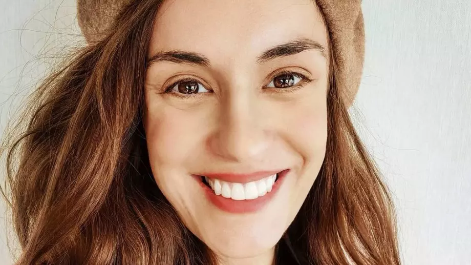 Радина Кърджилова се съблече по бански (СНИМКА)