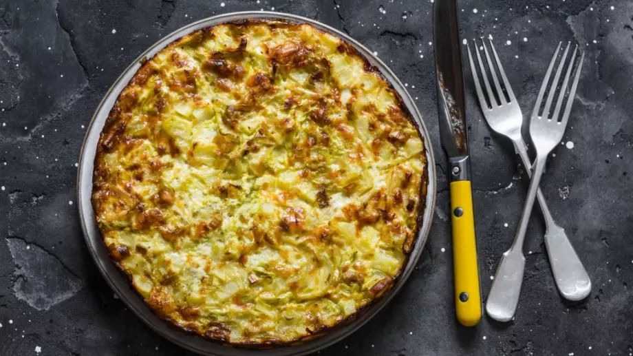 Ароматна гозба от тиквички, яйца и сирене - за нула време