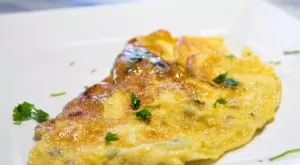 Супер вкусен солено-сладък омлет   