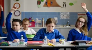 Учени: Децата, които носят униформи, не са достатъчно физически активни