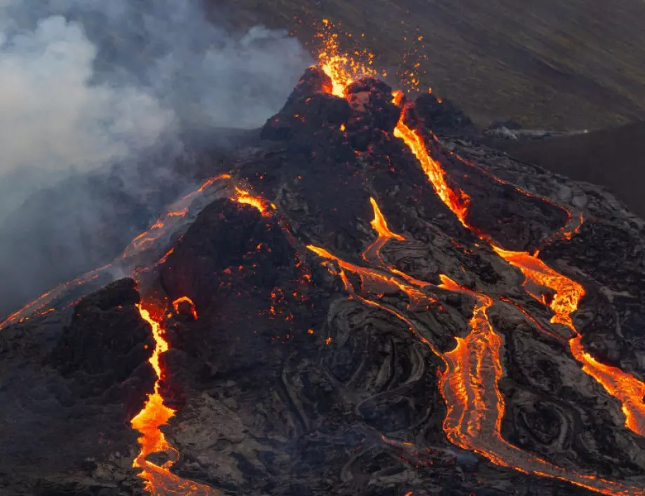 Как вулканът Килауеа изригна и стана атракция на Хаваите