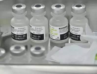 Австралия купи COVID-ваксини от Полша