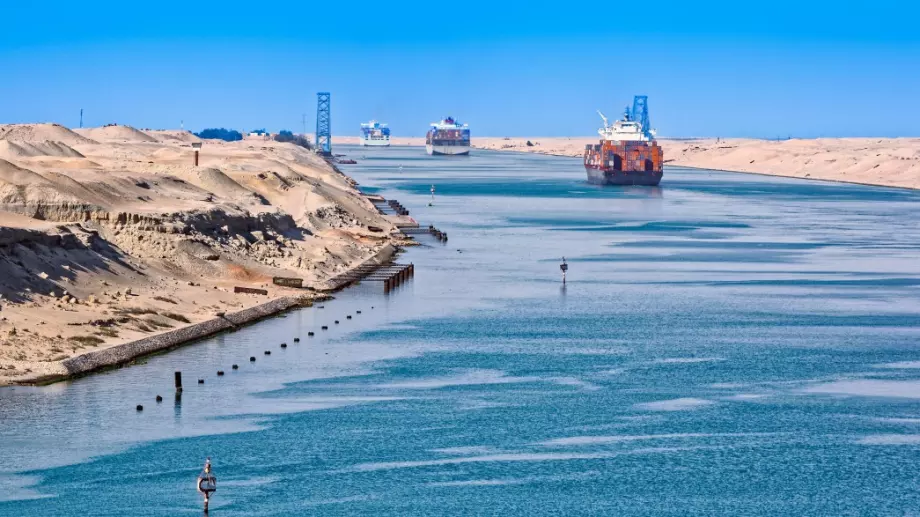Въпреки блокадата Суецкият канал има рекордни приходи