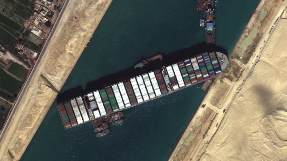 Контейнеровозът Ever Given, който блокира Суецкия канал през март, отново