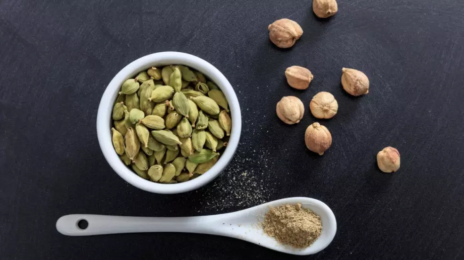 Откриха в кардамона ключ към ново поколение антибиотици