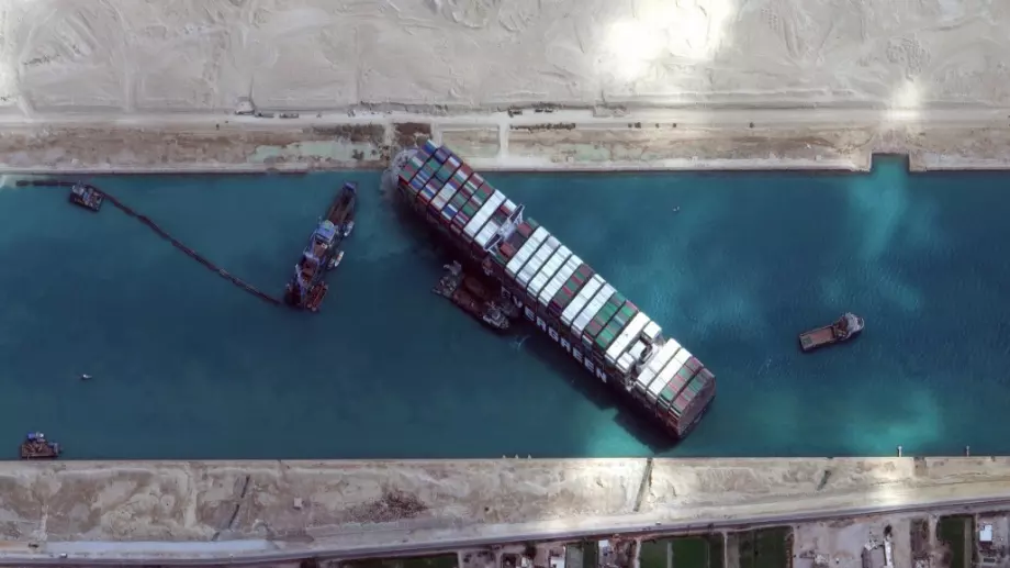 Конфискуваха кораба, който блокира Суецкия канал