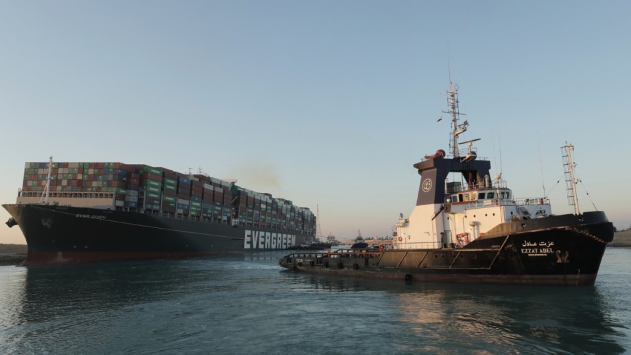 След почти седмица прекъсване Суецкият канал отново е отворен за