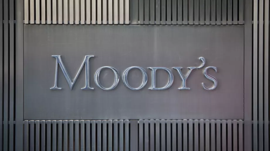 Moody's свали рейтингите на редица американски банки и постави под наблюдение други