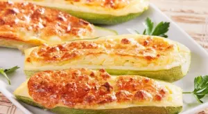 Пълнени тиквички с варени яйца   