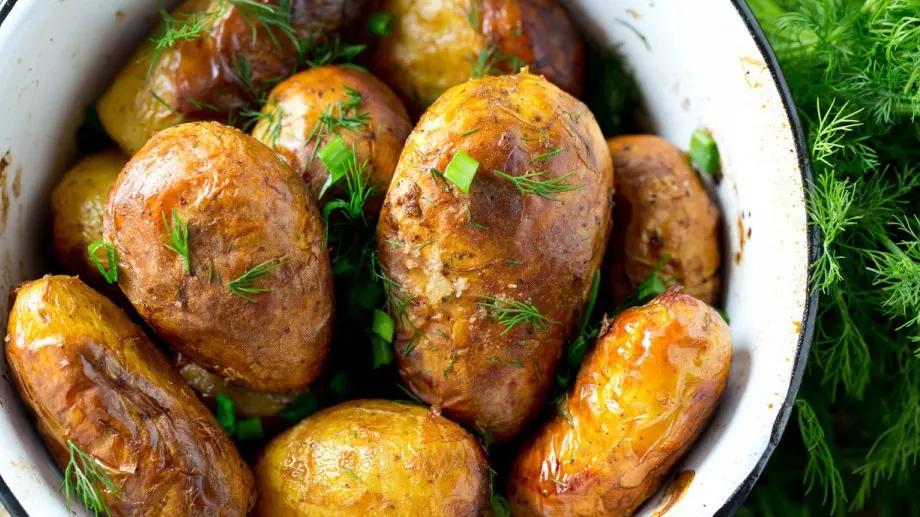 Тайната за перфектните пресни картофи с копър и чесън