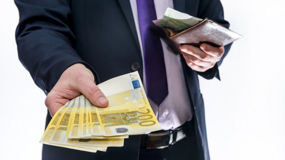 Европейската комисия предлага да бъде въведен лимит за плащане в