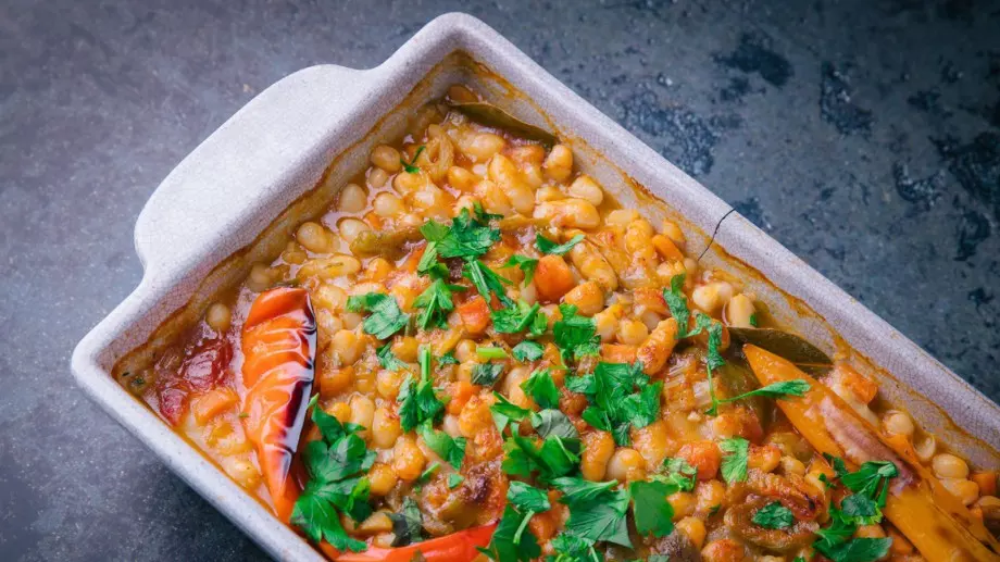 Печен боб по шопски