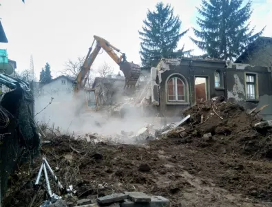 Къща, в която е живял Димитър Димов в София, беше съборена (ВИДЕО)