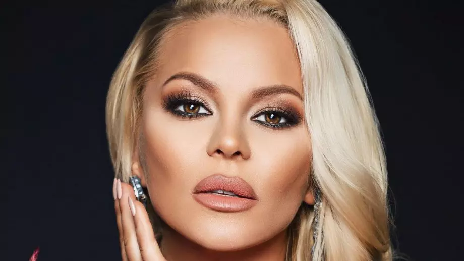 Млада баба: Десислава очаква първородно внуче (СНИМКА)