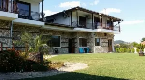 Поголовни уволнения в хотели и къщи за гости