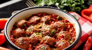 Уникално вкусни кюфтета в доматен сос