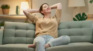 Защо е по-добре да смените дрехите веднага щом се приберете