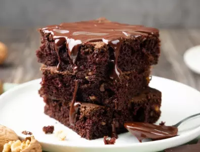 Шоколадов кекс без брашно и само с две съставки! (ВИДЕО)