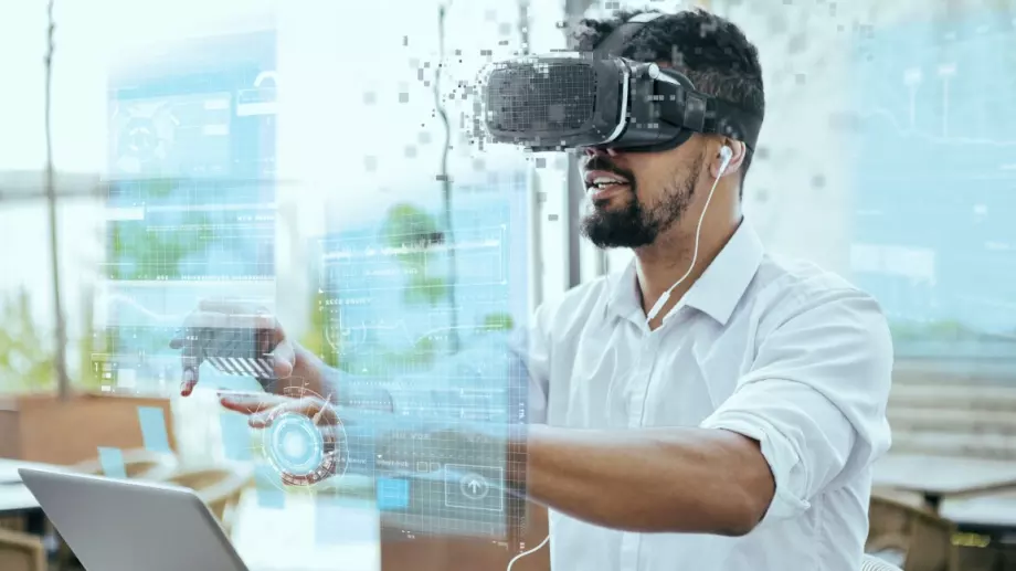 Facebook ще наеме 10 000 души от ЕС за изграждане на "метавселена"