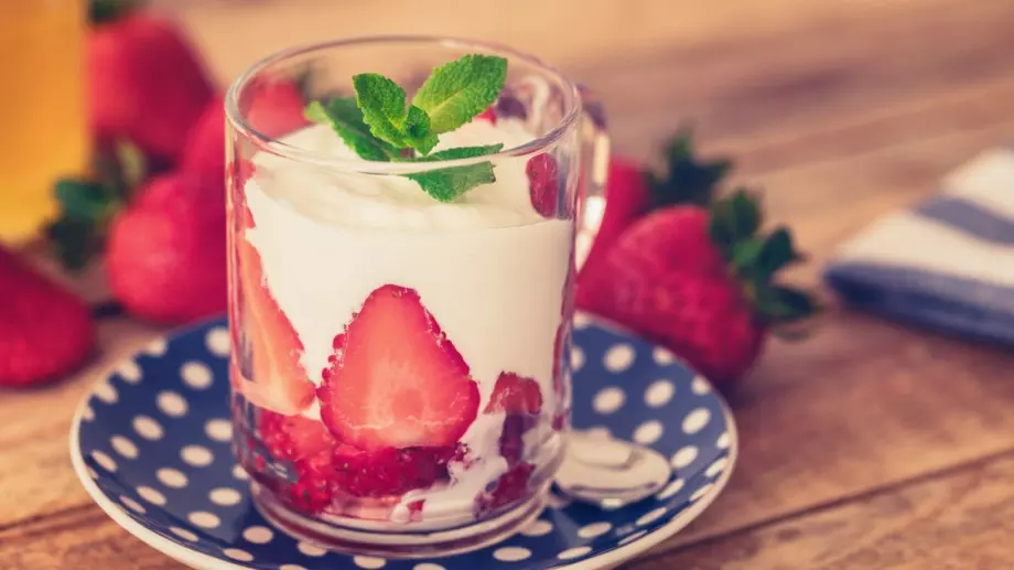 Млечен крем с ягоди