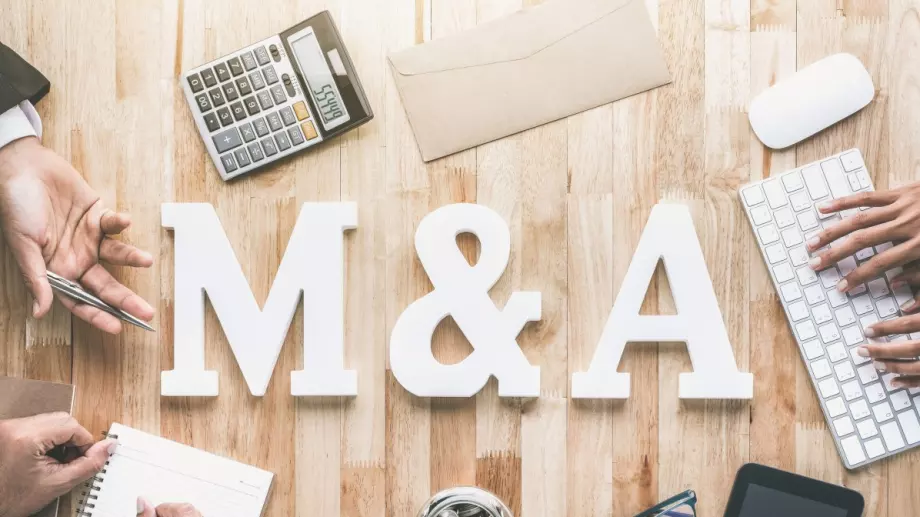 Сливанията и придобиванията по света на най-високо ниво от 1980 г. 