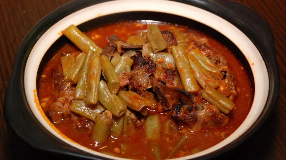 Традиционна рецепта за зелен боб със свинско