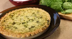 Супер вкусен и полезен тарт със спанак и сирене