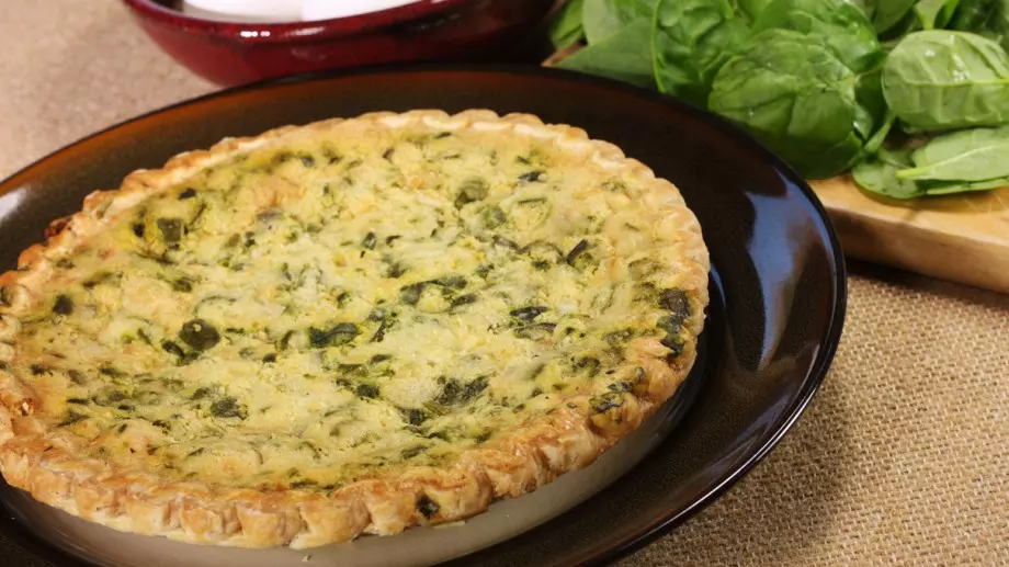 Супер вкусен и полезен тарт със спанак и сирене