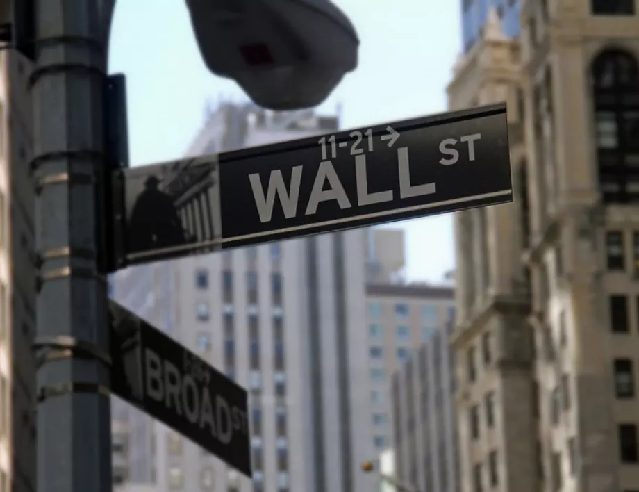Пазарите възстановиха част от загубите, инвеститорите чакат новини за Омикрон