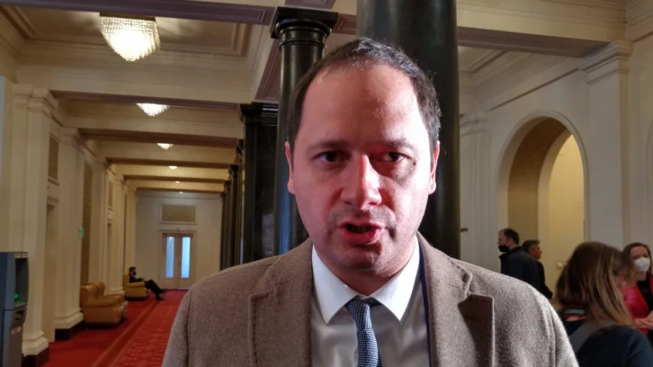 Защо ГЕРБ прави номера с Плана за възстановяване